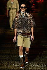 ドルチェ＆ガッバーナ 2020年春夏メンズコレクション、ジャングルの中で楽しむエレガンスな着こなし｜写真6