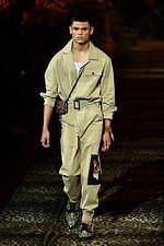 ドルチェ＆ガッバーナ 2020年春夏メンズコレクション、ジャングルの中で楽しむエレガンスな着こなし｜写真7