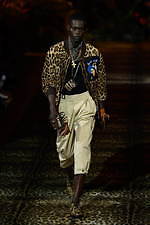 ドルチェ＆ガッバーナ 2020年春夏メンズコレクション、ジャングルの中で楽しむエレガンスな着こなし｜写真10