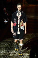 ドルチェ＆ガッバーナ 2020年春夏メンズコレクション、ジャングルの中で楽しむエレガンスな着こなし｜写真101