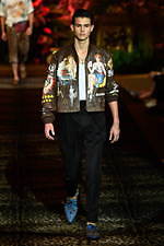 ドルチェ＆ガッバーナ 2020年春夏メンズコレクション、ジャングルの中で楽しむエレガンスな着こなし｜写真102