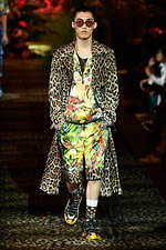 ドルチェ＆ガッバーナ 2020年春夏メンズコレクション、ジャングルの中で楽しむエレガンスな着こなし｜写真105