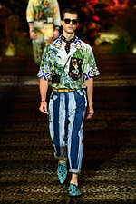 ドルチェ＆ガッバーナ 2020年春夏メンズコレクション、ジャングルの中で楽しむエレガンスな着こなし｜写真106