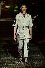 ドルチェ＆ガッバーナ 2020年春夏メンズコレクション、ジャングルの中で楽しむエレガンスな着こなし｜写真11