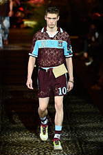 ドルチェ＆ガッバーナ 2020年春夏メンズコレクション、ジャングルの中で楽しむエレガンスな着こなし｜写真115