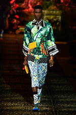 ドルチェ＆ガッバーナ 2020年春夏メンズコレクション、ジャングルの中で楽しむエレガンスな着こなし｜写真121