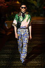 ドルチェ＆ガッバーナ 2020年春夏メンズコレクション、ジャングルの中で楽しむエレガンスな着こなし｜写真123