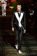 ドルチェ＆ガッバーナ 2020年春夏メンズコレクション、ジャングルの中で楽しむエレガンスな着こなし｜写真124