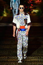 ドルチェ＆ガッバーナ 2020年春夏メンズコレクション、ジャングルの中で楽しむエレガンスな着こなし｜写真125