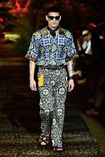 ドルチェ＆ガッバーナ 2020年春夏メンズコレクション、ジャングルの中で楽しむエレガンスな着こなし｜写真128