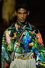 ドルチェ＆ガッバーナ 2020年春夏メンズコレクション、ジャングルの中で楽しむエレガンスな着こなし｜写真13