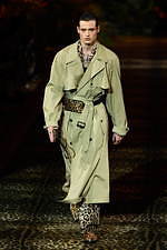 ドルチェ＆ガッバーナ 2020年春夏メンズコレクション、ジャングルの中で楽しむエレガンスな着こなし｜写真14