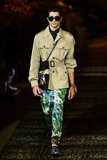 ドルチェ＆ガッバーナ 2020年春夏メンズコレクション、ジャングルの中で楽しむエレガンスな着こなし｜写真21