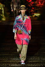 ドルチェ＆ガッバーナ 2020年春夏メンズコレクション、ジャングルの中で楽しむエレガンスな着こなし｜写真27