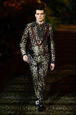 ドルチェ＆ガッバーナ 2020年春夏メンズコレクション、ジャングルの中で楽しむエレガンスな着こなし｜写真28