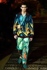 ドルチェ＆ガッバーナ 2020年春夏メンズコレクション、ジャングルの中で楽しむエレガンスな着こなし｜写真35