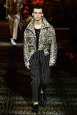 ドルチェ＆ガッバーナ 2020年春夏メンズコレクション、ジャングルの中で楽しむエレガンスな着こなし｜写真36