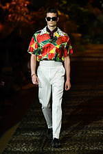 ドルチェ＆ガッバーナ 2020年春夏メンズコレクション、ジャングルの中で楽しむエレガンスな着こなし｜写真41