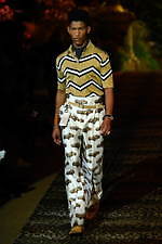 ドルチェ＆ガッバーナ 2020年春夏メンズコレクション、ジャングルの中で楽しむエレガンスな着こなし｜写真49