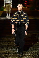 ドルチェ＆ガッバーナ 2020年春夏メンズコレクション、ジャングルの中で楽しむエレガンスな着こなし｜写真51