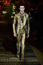 ドルチェ＆ガッバーナ 2020年春夏メンズコレクション、ジャングルの中で楽しむエレガンスな着こなし｜写真57