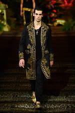 ドルチェ＆ガッバーナ 2020年春夏メンズコレクション、ジャングルの中で楽しむエレガンスな着こなし｜写真62