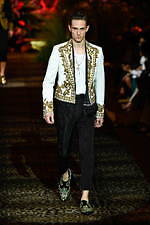 ドルチェ＆ガッバーナ 2020年春夏メンズコレクション、ジャングルの中で楽しむエレガンスな着こなし｜写真64