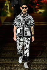 ドルチェ＆ガッバーナ 2020年春夏メンズコレクション、ジャングルの中で楽しむエレガンスな着こなし｜写真68