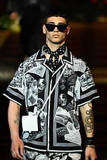 ドルチェ＆ガッバーナ 2020年春夏メンズコレクション、ジャングルの中で楽しむエレガンスな着こなし｜写真69