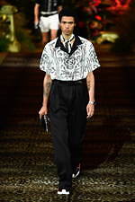 ドルチェ＆ガッバーナ 2020年春夏メンズコレクション、ジャングルの中で楽しむエレガンスな着こなし｜写真71