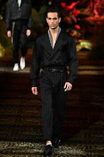 ドルチェ＆ガッバーナ 2020年春夏メンズコレクション、ジャングルの中で楽しむエレガンスな着こなし｜写真74