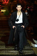 ドルチェ＆ガッバーナ 2020年春夏メンズコレクション、ジャングルの中で楽しむエレガンスな着こなし｜写真79