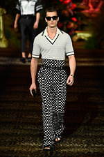 ドルチェ＆ガッバーナ 2020年春夏メンズコレクション、ジャングルの中で楽しむエレガンスな着こなし｜写真84