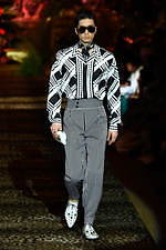 ドルチェ＆ガッバーナ 2020年春夏メンズコレクション、ジャングルの中で楽しむエレガンスな着こなし｜写真89