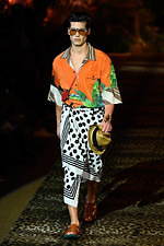 ドルチェ＆ガッバーナ 2020年春夏メンズコレクション、ジャングルの中で楽しむエレガンスな着こなし｜写真91