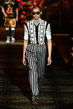 ドルチェ＆ガッバーナ 2020年春夏メンズコレクション、ジャングルの中で楽しむエレガンスな着こなし｜写真95