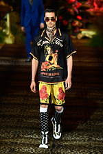 ドルチェ＆ガッバーナ 2020年春夏メンズコレクション、ジャングルの中で楽しむエレガンスな着こなし｜写真96