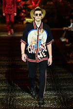 ドルチェ＆ガッバーナ 2020年春夏メンズコレクション、ジャングルの中で楽しむエレガンスな着こなし｜写真98