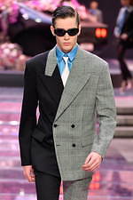 ヴェルサーチェ 2020年春夏メンズコレクション - 力強い男性像の追求――自信と自由、自己表現｜写真6