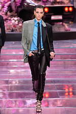 ヴェルサーチェ 2020年春夏メンズコレクション - 力強い男性像の追求――自信と自由、自己表現｜写真7