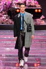 ヴェルサーチェ 2020年春夏メンズコレクション - 力強い男性像の追求――自信と自由、自己表現｜写真8