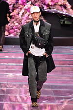 ヴェルサーチェ 2020年春夏メンズコレクション - 力強い男性像の追求――自信と自由、自己表現｜写真17