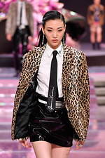 ヴェルサーチェ 2020年春夏メンズコレクション - 力強い男性像の追求――自信と自由、自己表現｜写真25