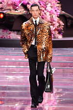 ヴェルサーチェ 2020年春夏メンズコレクション - 力強い男性像の追求――自信と自由、自己表現｜写真38