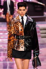 ヴェルサーチェ 2020年春夏メンズコレクション - 力強い男性像の追求――自信と自由、自己表現｜写真40