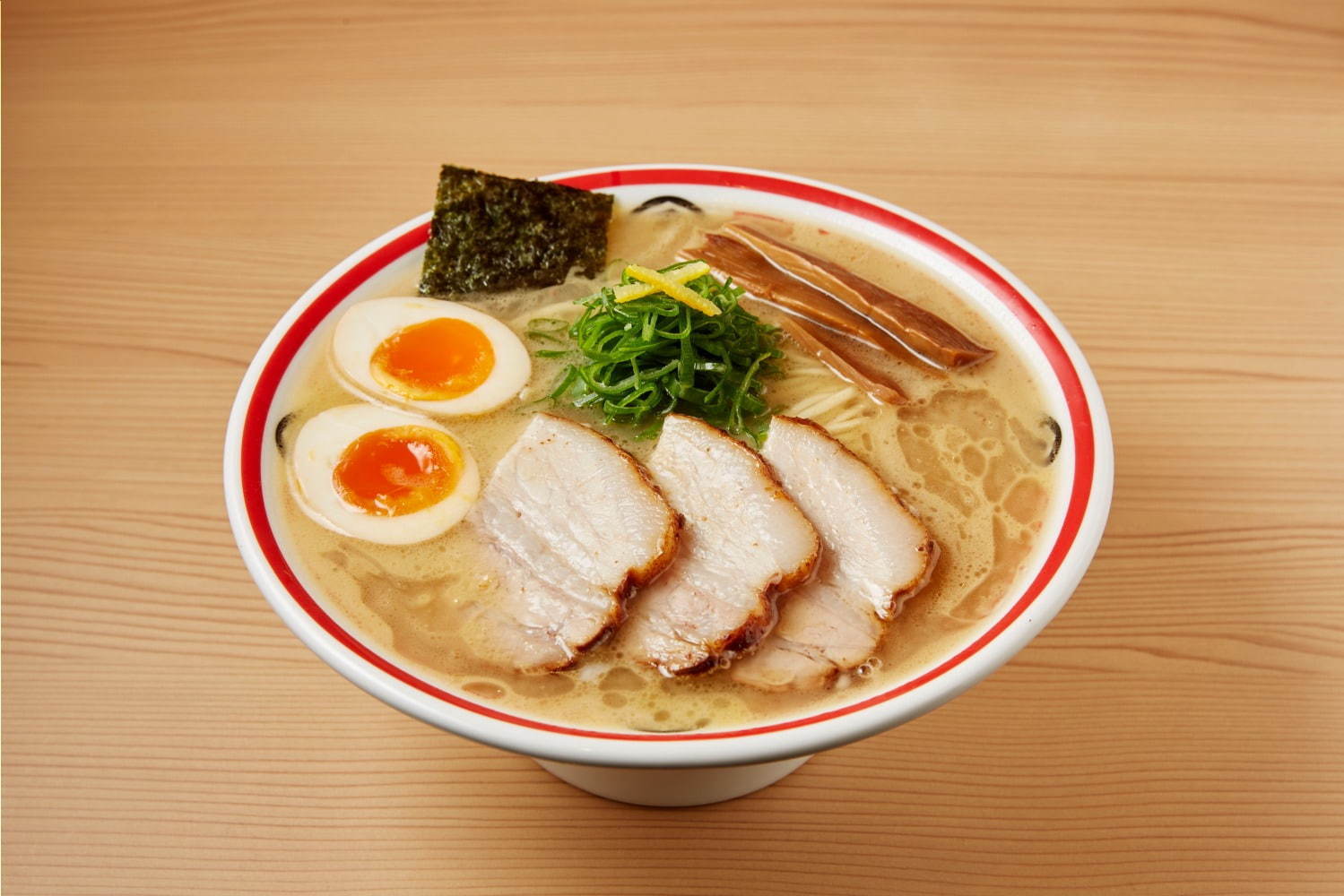 東京駅一番街「東京ラーメンストリート」六厘舎＆東京駅 斑鳩など8店舗から10周年メニュー｜写真1