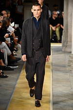 ジョルジオ アルマーニ 2020年春夏コレクション、歴史深い建築物の中でみせる新たなエレガンス｜写真3