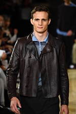 ジョルジオ アルマーニ 2020年春夏コレクション、歴史深い建築物の中でみせる新たなエレガンス｜写真6