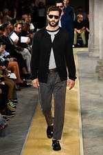 ジョルジオ アルマーニ 2020年春夏コレクション、歴史深い建築物の中でみせる新たなエレガンス｜写真8