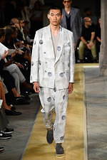 ジョルジオ アルマーニ 2020年春夏コレクション、歴史深い建築物の中でみせる新たなエレガンス｜写真100